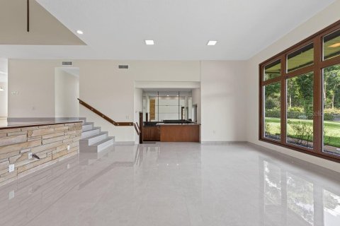 Villa ou maison à vendre à Brandon, Floride: 4 chambres, 370.03 m2 № 2147676 - photo 9