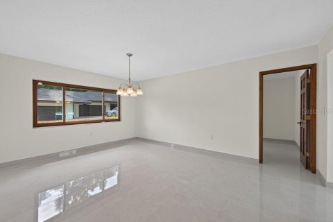 Villa ou maison à vendre à Brandon, Floride: 4 chambres, 370.03 m2 № 2147676 - photo 26
