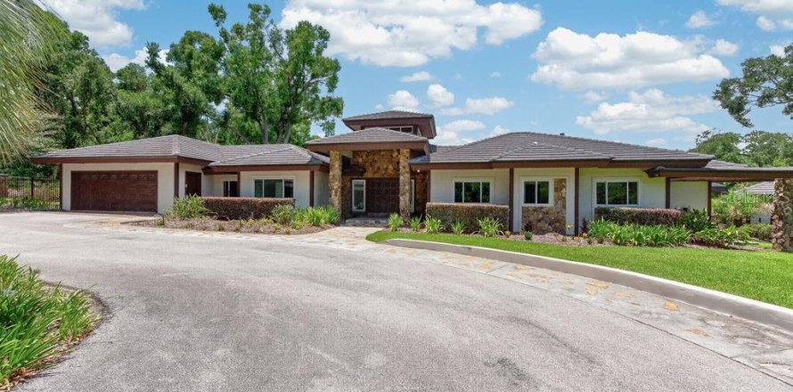 Villa ou maison à Brandon, Floride 4 chambres, 370.03 m2 № 2147676