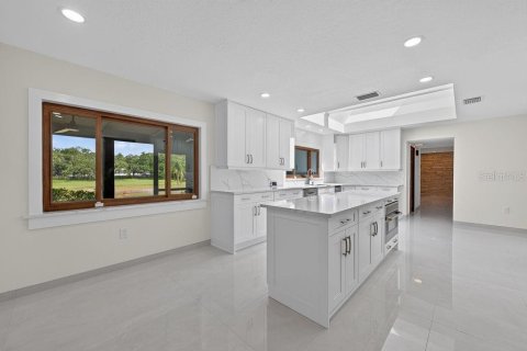 Villa ou maison à vendre à Brandon, Floride: 4 chambres, 370.03 m2 № 2147676 - photo 18