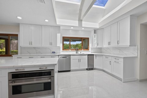 Villa ou maison à vendre à Brandon, Floride: 4 chambres, 370.03 m2 № 2147676 - photo 17