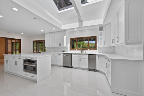 Villa ou maison à vendre à Brandon, Floride: 4 chambres, 370.03 m2 № 2147676 - photo 15