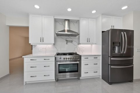 Villa ou maison à vendre à Brandon, Floride: 4 chambres, 370.03 m2 № 2147676 - photo 22