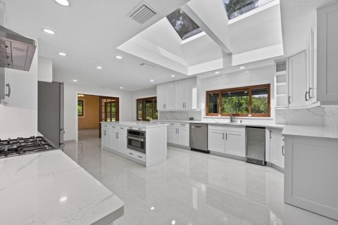 Villa ou maison à vendre à Brandon, Floride: 4 chambres, 370.03 m2 № 2147676 - photo 14