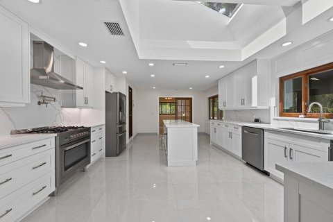 Villa ou maison à vendre à Brandon, Floride: 4 chambres, 370.03 m2 № 2147676 - photo 16