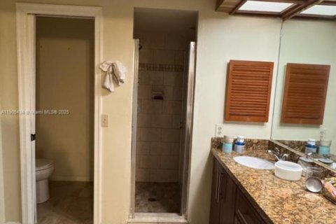 House in Miami, Florida 4 bedrooms, 234.21 sq.m. № 2013764 - photo 9