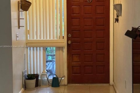 House in Miami, Florida 4 bedrooms, 234.21 sq.m. № 2013764