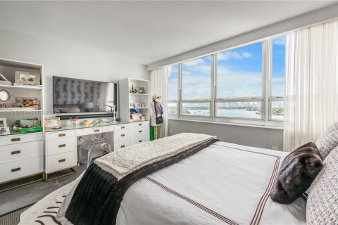 Condo in Miami Beach, Florida, 4 bedrooms № 2039945 - photo 10