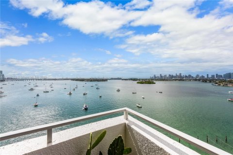 Condo in Miami Beach, Florida, 4 bedrooms № 2039945 - photo 13