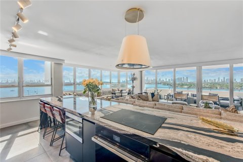 Condo in Miami Beach, Florida, 4 bedrooms № 2039945 - photo 14