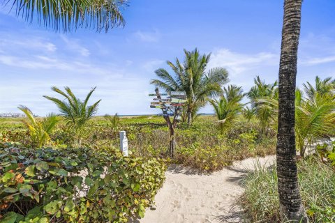 Villa ou maison à vendre à Palm Beach, Floride: 5 chambres, 382.11 m2 № 2418276 - photo 30