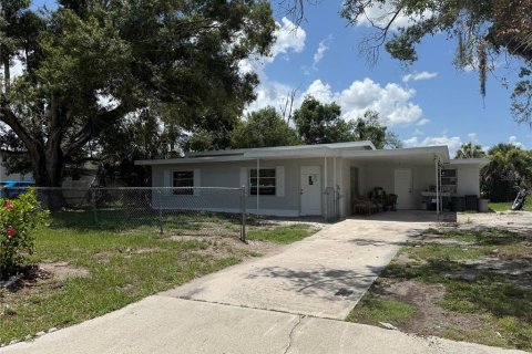 House in Arcadia, Florida 5 bedrooms, 119.01 sq.m. № 2207409