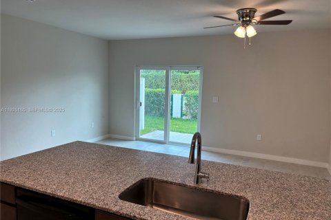 Adosado en alquiler en Florida City, Florida, 3 dormitorios, 117.06 m2 № 1984690 - foto 11