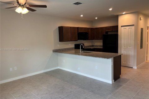 Adosado en alquiler en Florida City, Florida, 3 dormitorios, 117.06 m2 № 1984690 - foto 1