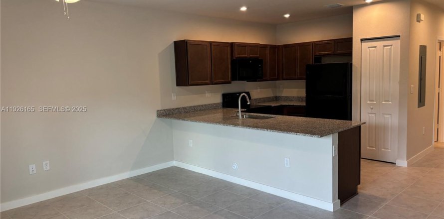 Adosado en Florida City, Florida 3 dormitorios, 117.06 m2 № 1984690