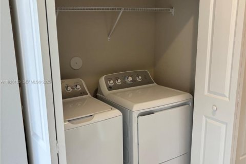 Adosado en alquiler en Florida City, Florida, 3 dormitorios, 117.06 m2 № 1984690 - foto 4