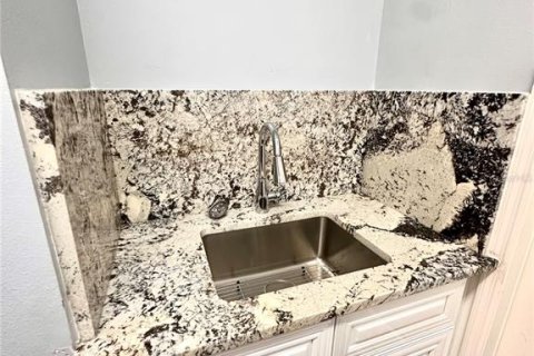 Casa en venta en Tampa, Florida, 5 dormitorios, 322.37 m2 № 1407605 - foto 25