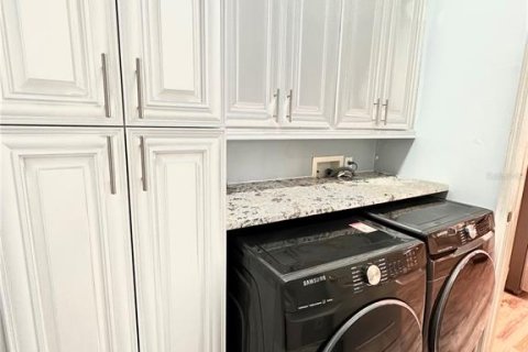 Casa en venta en Tampa, Florida, 5 dormitorios, 322.37 m2 № 1407605 - foto 26
