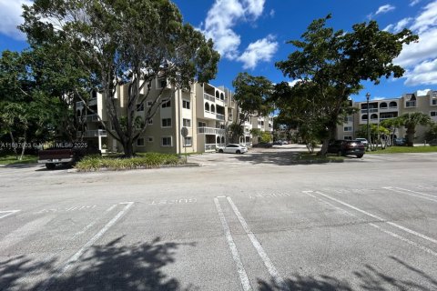 Снять в аренду квартиру в Майами, Флорида 2 спальни, 74.69м2, № 1942378 - фото 3