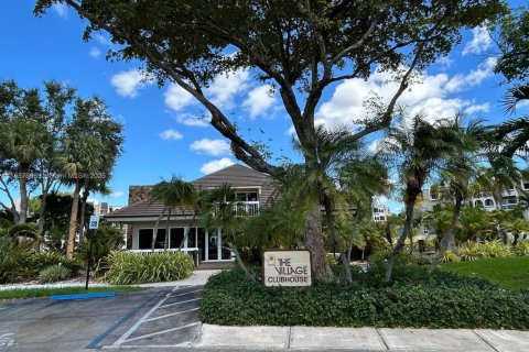 Снять в аренду квартиру в Майами, Флорида 2 спальни, 74.69м2, № 1942378 - фото 1