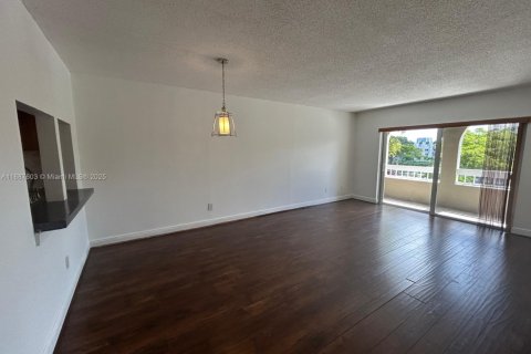 Снять в аренду квартиру в Майами, Флорида 2 спальни, 74.69м2, № 1942378 - фото 14