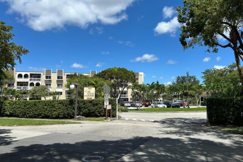 Снять в аренду квартиру в Майами, Флорида 2 спальни, 74.69м2, № 1942378 - фото 2