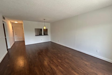 Снять в аренду квартиру в Майами, Флорида 2 спальни, 74.69м2, № 1942378 - фото 15