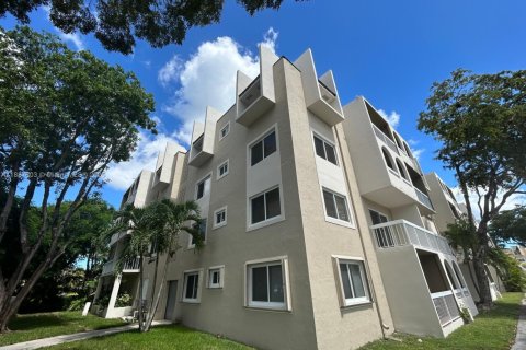 Снять в аренду квартиру в Майами, Флорида 2 спальни, 74.69м2, № 1942378 - фото 4