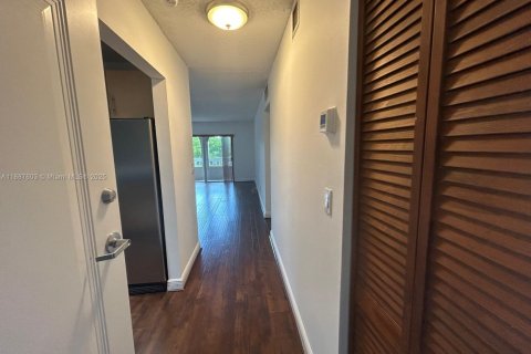 Снять в аренду квартиру в Майами, Флорида 2 спальни, 74.69м2, № 1942378 - фото 10