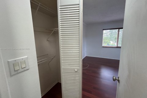 Снять в аренду квартиру в Майами, Флорида 2 спальни, 74.69м2, № 1942378 - фото 20