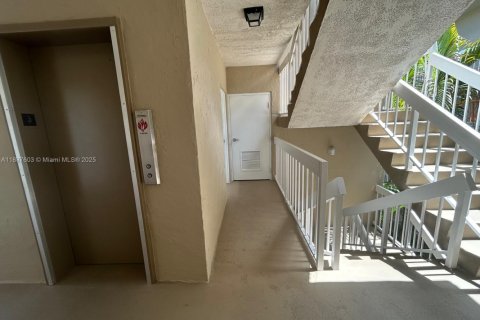 Снять в аренду квартиру в Майами, Флорида 2 спальни, 74.69м2, № 1942378 - фото 7