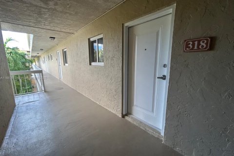 Снять в аренду квартиру в Майами, Флорида 2 спальни, 74.69м2, № 1942378 - фото 9