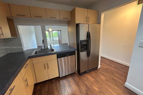 Снять в аренду квартиру в Майами, Флорида 2 спальни, 74.69м2, № 1942378 - фото 13