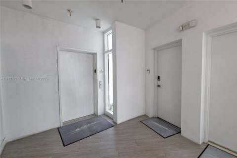 Condo in Miami Beach, Florida  № 1863620 - photo 19