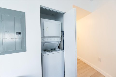 Condo in Miami Beach, Florida  № 1863620 - photo 14