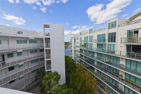 Condo in Miami Beach, Florida  № 1863620 - photo 9