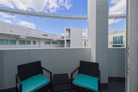 Condo in Miami Beach, Florida  № 1863620 - photo 10