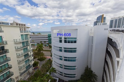 Condo in Miami Beach, Florida  № 1863620 - photo 18