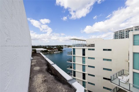 Condo in Miami Beach, Florida  № 1863620 - photo 17