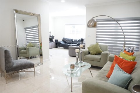 Touwnhouse à vendre à Doral, Floride: 4 chambres, 203.08 m2 № 2153986 - photo 21