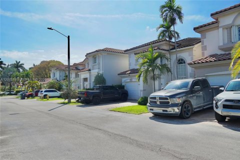 Touwnhouse à vendre à Doral, Floride: 4 chambres, 203.08 m2 № 2153986 - photo 2