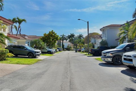 Touwnhouse à vendre à Doral, Floride: 4 chambres, 203.08 m2 № 2153986 - photo 3