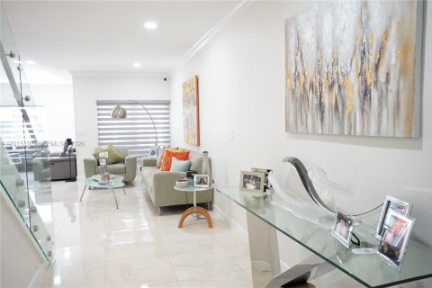 Touwnhouse à vendre à Doral, Floride: 4 chambres, 203.08 m2 № 2153986 - photo 9