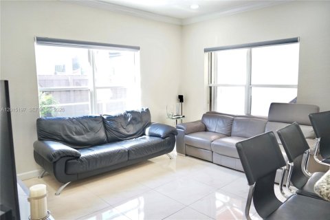 Touwnhouse à vendre à Doral, Floride: 4 chambres, 203.08 m2 № 2153986 - photo 28