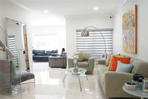 Touwnhouse à vendre à Doral, Floride: 4 chambres, 203.08 m2 № 2153986 - photo 19