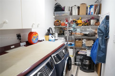 Touwnhouse à vendre à Doral, Floride: 4 chambres, 203.08 m2 № 2153986 - photo 15