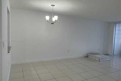 Condominio en alquiler en Tamarac, Florida, 2 dormitorios, 95.22 m2 № 2033926 - foto 29