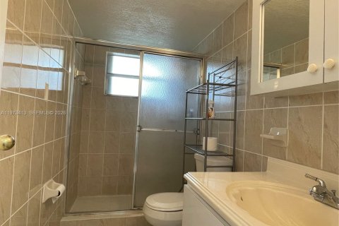 Condominio en alquiler en Tamarac, Florida, 2 dormitorios, 95.22 m2 № 2033926 - foto 19