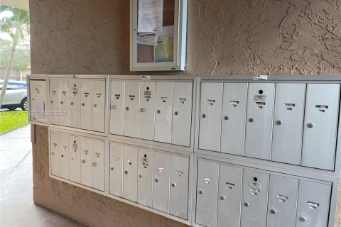 Condominio en alquiler en Tamarac, Florida, 2 dormitorios, 95.22 m2 № 2033926 - foto 14