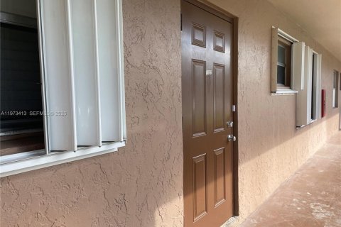 Condominio en alquiler en Tamarac, Florida, 2 dormitorios, 95.22 m2 № 2033926 - foto 7